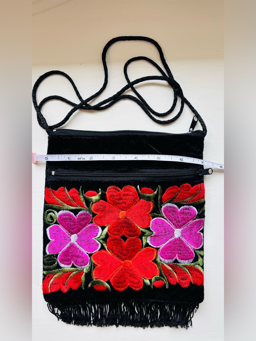 Artesanal Black Velvet Embroidered Crossbody Bag with Red & Pink Floral Design - Picture 6 of 9